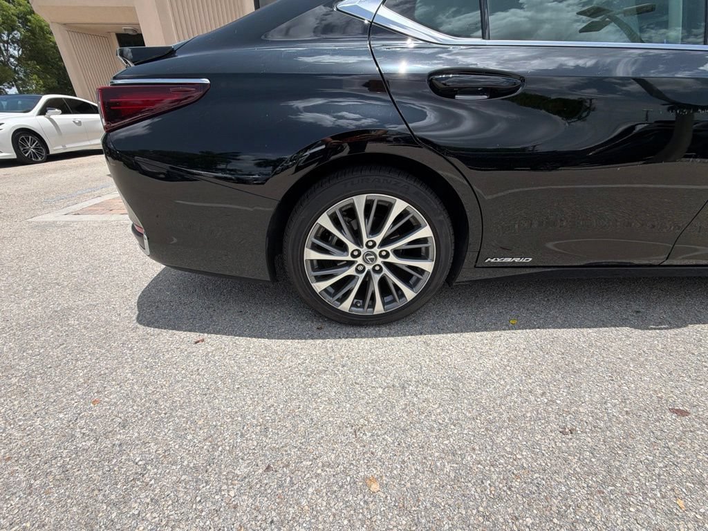 Used 2019 Lexus ES 300h w/ Premium Package FWD image 9