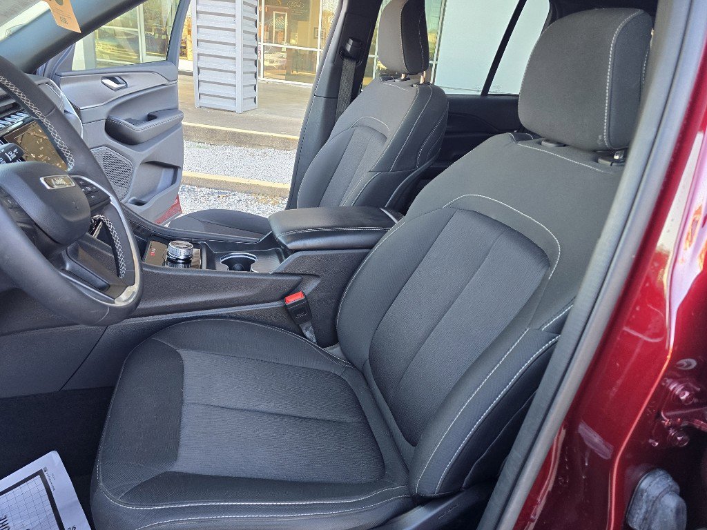 Used 2024 Jeep Grand Cherokee Laredo image 14