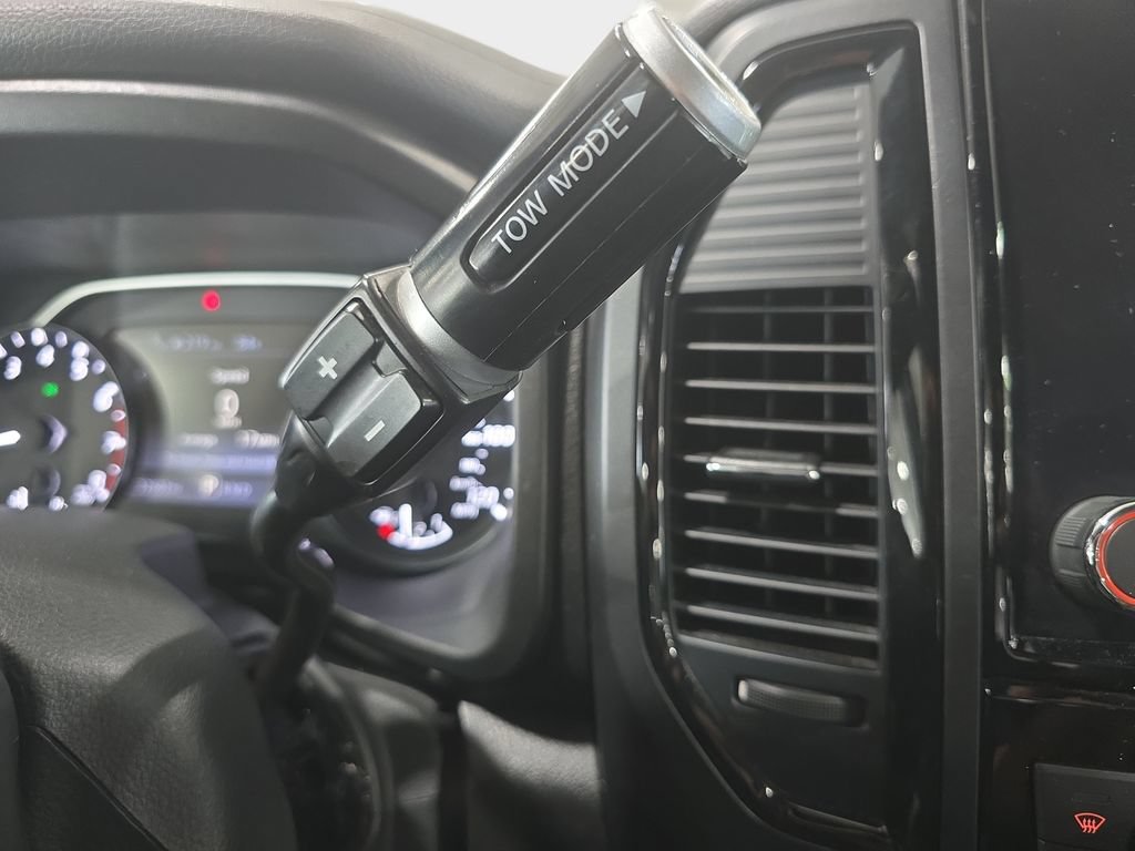 Used 2024 Nissan Titan SV w/ SV Convenience Package RWD image 15