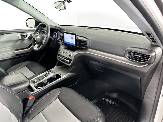 Used 2023 Ford Explorer XLT w/ Equipment Group 202A AWD/4WD image 31