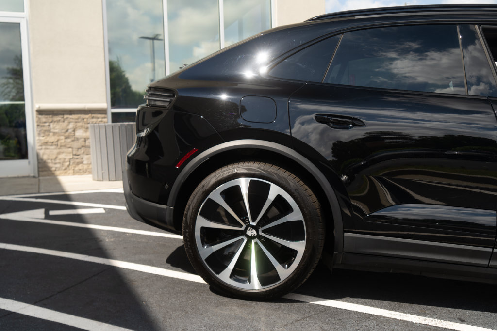 Used 2025 Porsche Macan 4 Electric AWD/4WD image 8