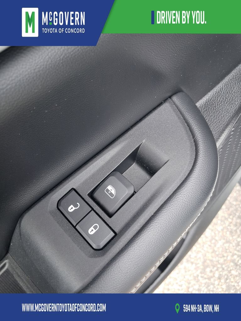 Used 2023 Jeep Grand Cherokee Limited w/ Black Appearance Package AWD/4WD image 19