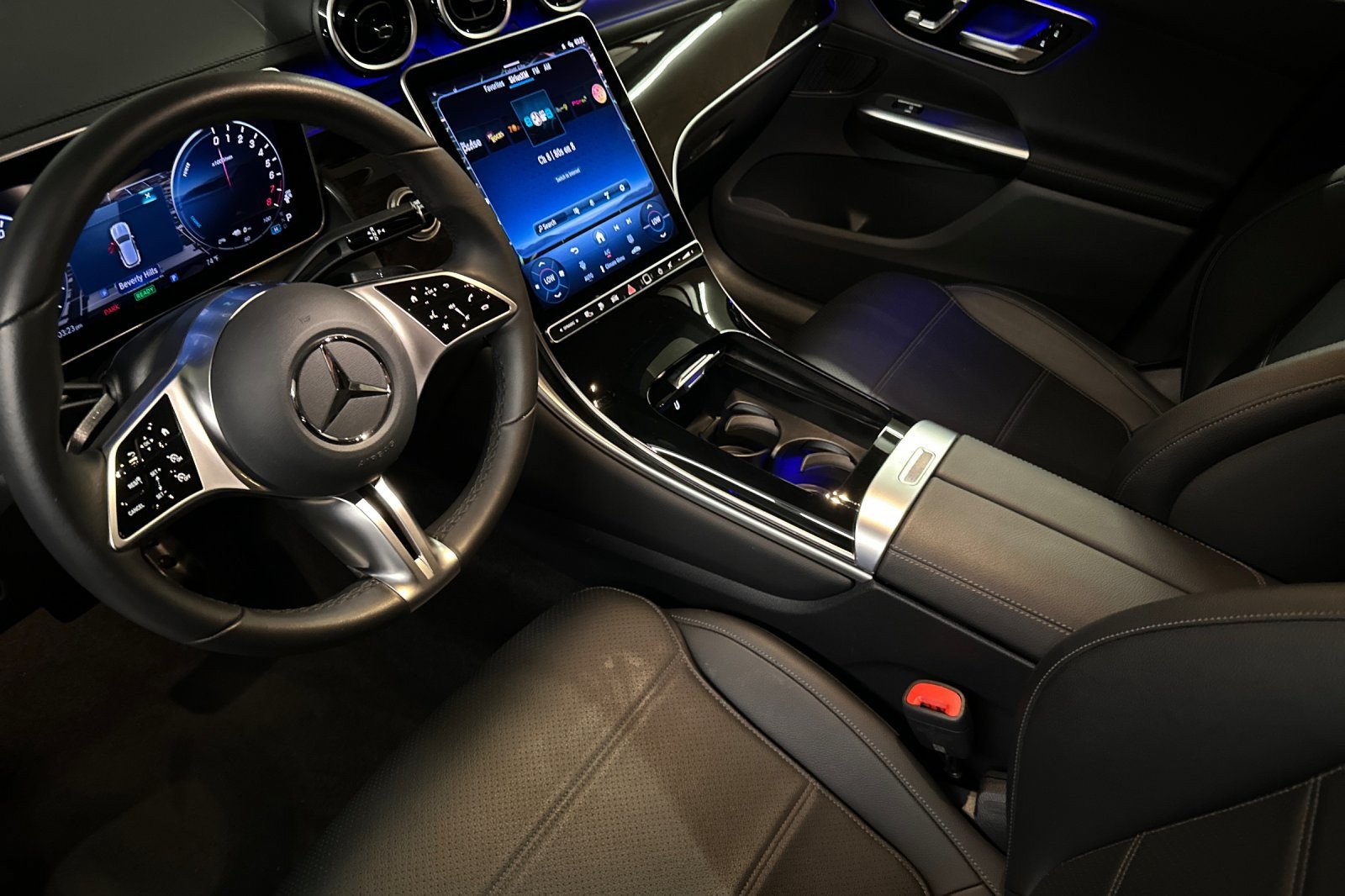 Used 2025 Mercedes-Benz GLC 350e 4MATIC image 9