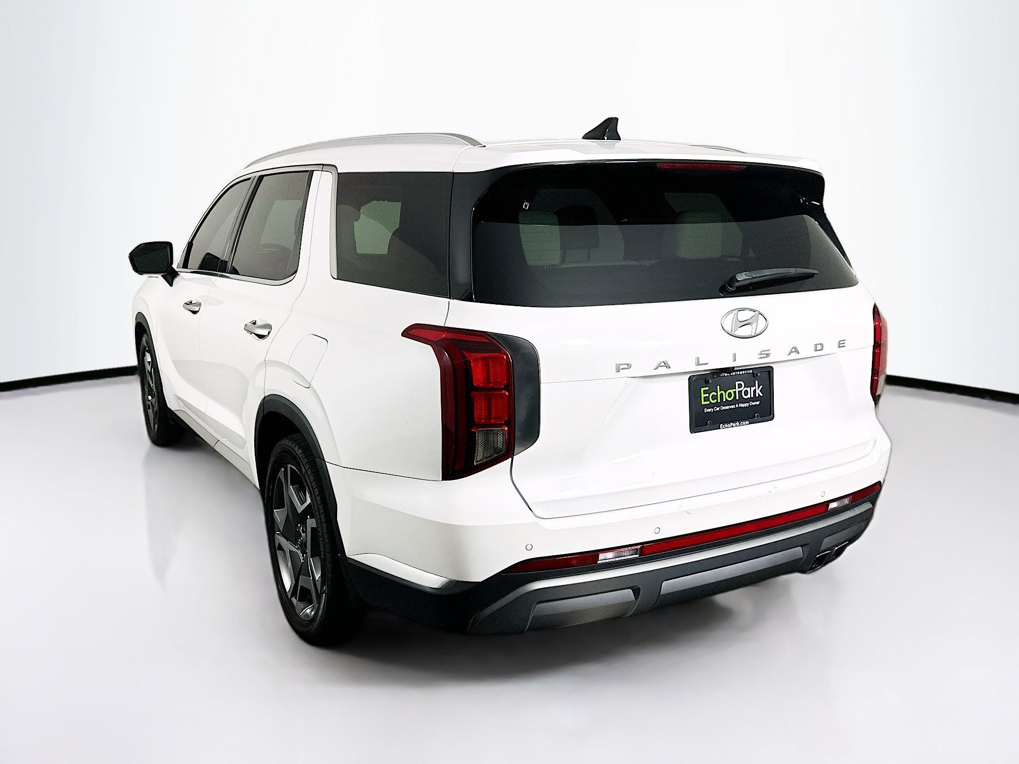 Used 2023 Hyundai Palisade Limited w/ Winter Package FWD image 5