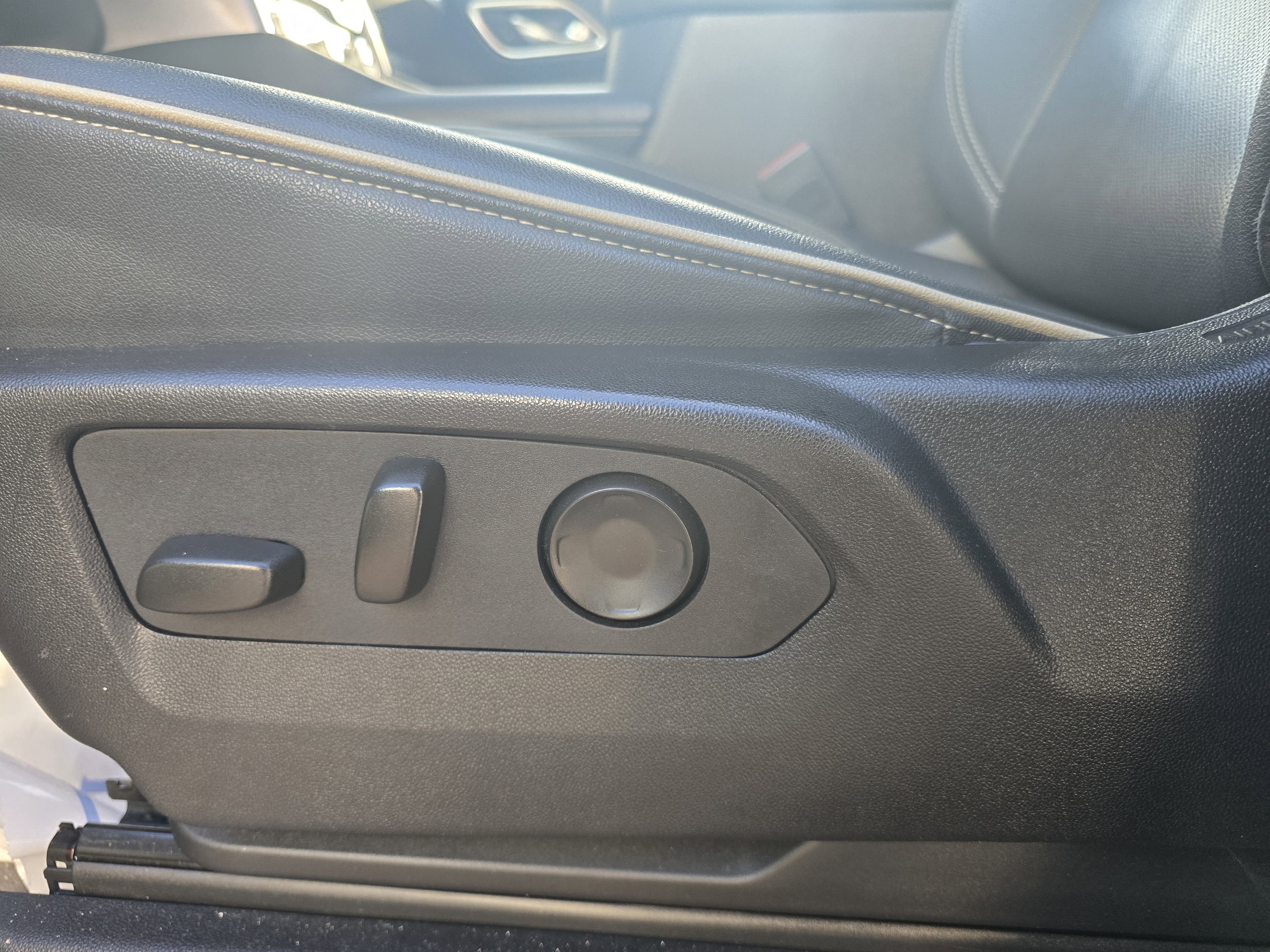 Used 2024 GMC Yukon SLT image 12