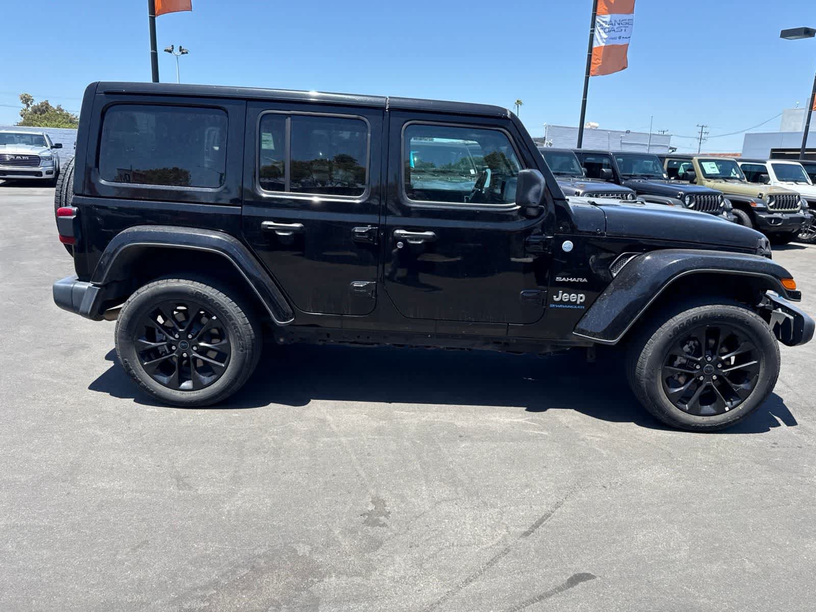 Used 2024 Jeep Wrangler Unlimited Sahara AWD/4WD image 14