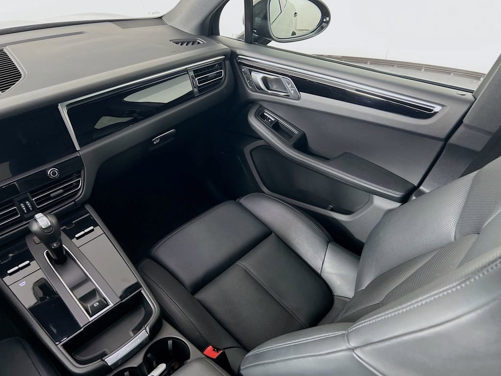 Certified 2023 Porsche Macan S image 26
