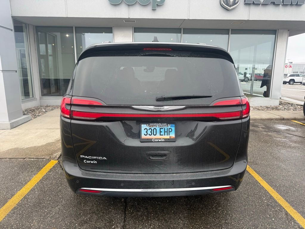 Used 2022 Chrysler Pacifica Touring-L image 6