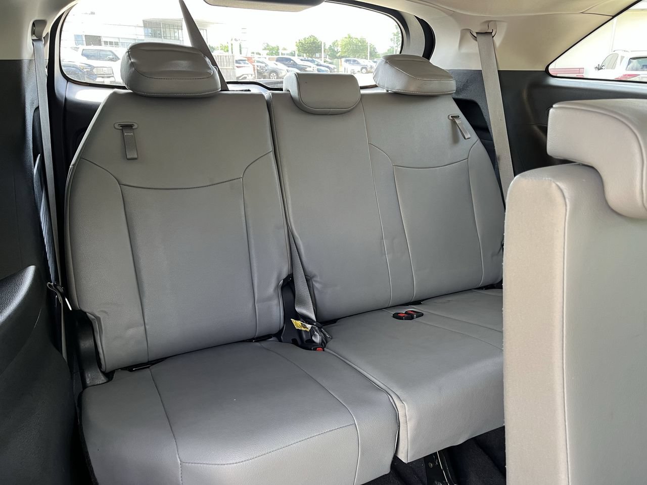 Used 2025 Toyota Sienna XLE FWD image 28