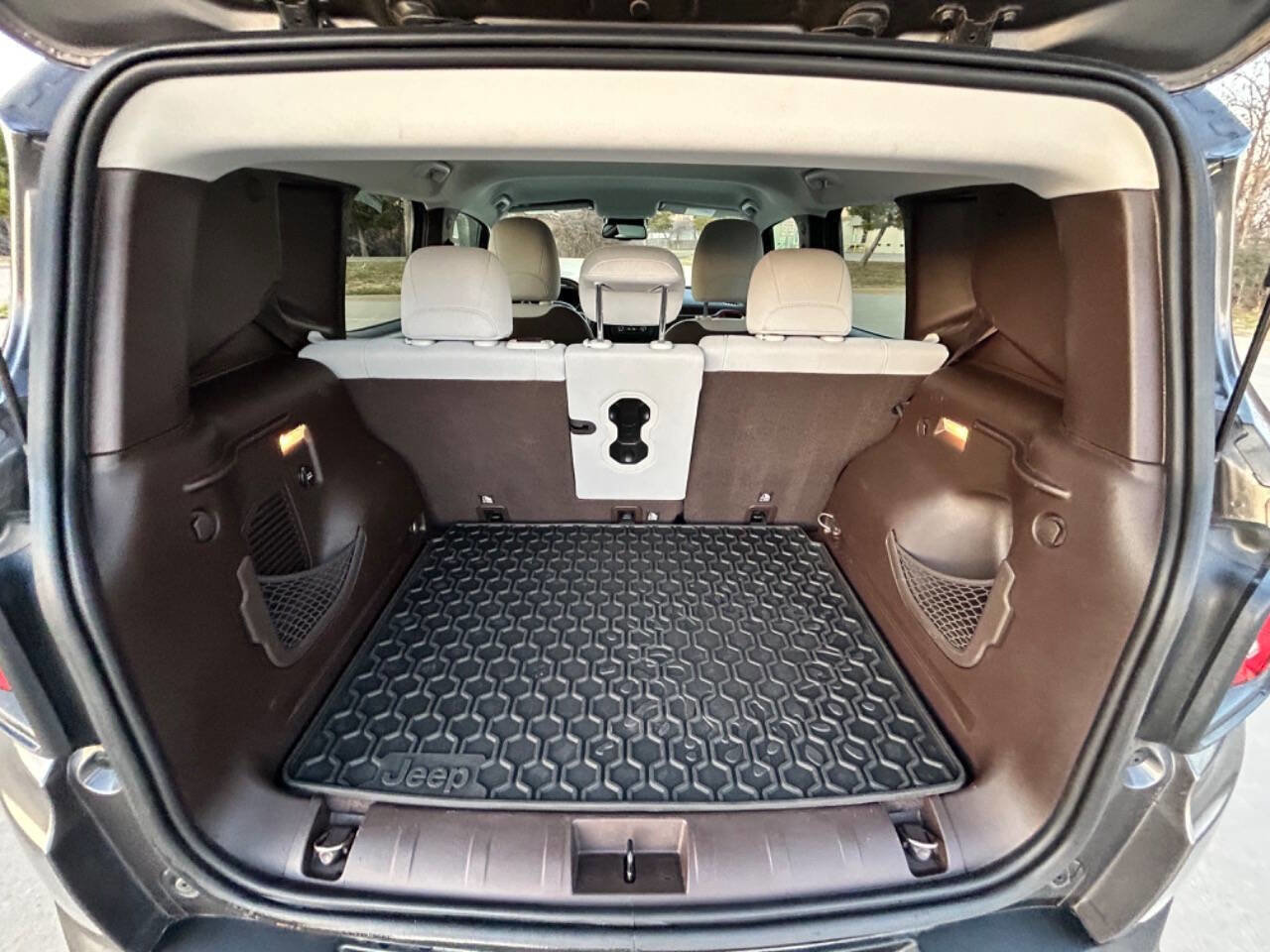 Used 2016 Jeep Renegade Latitude w/ Popular Equipment Group image 10