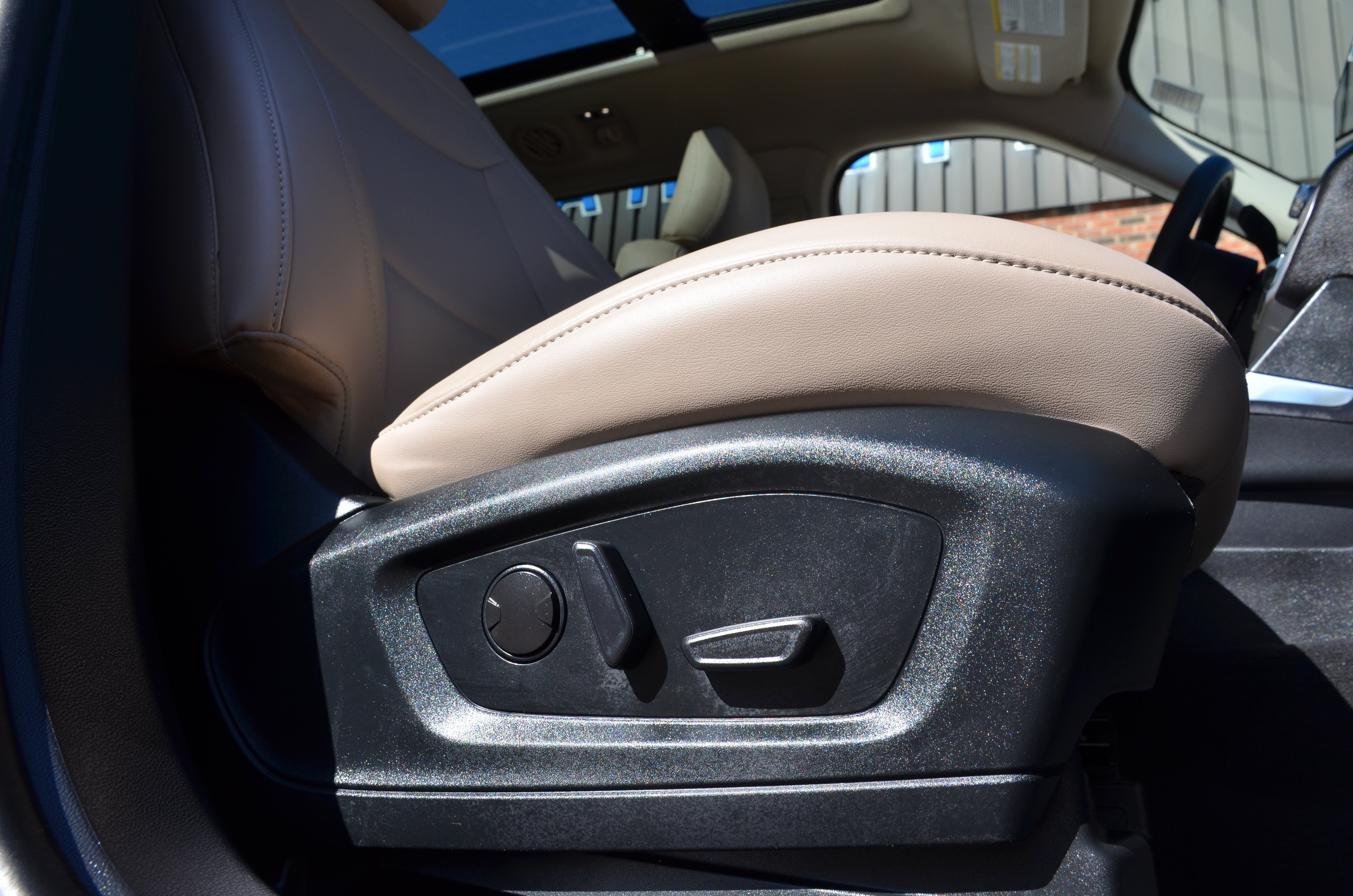 Used 2022 Ford Explorer XLT w/ Equipment Group 202A image 26