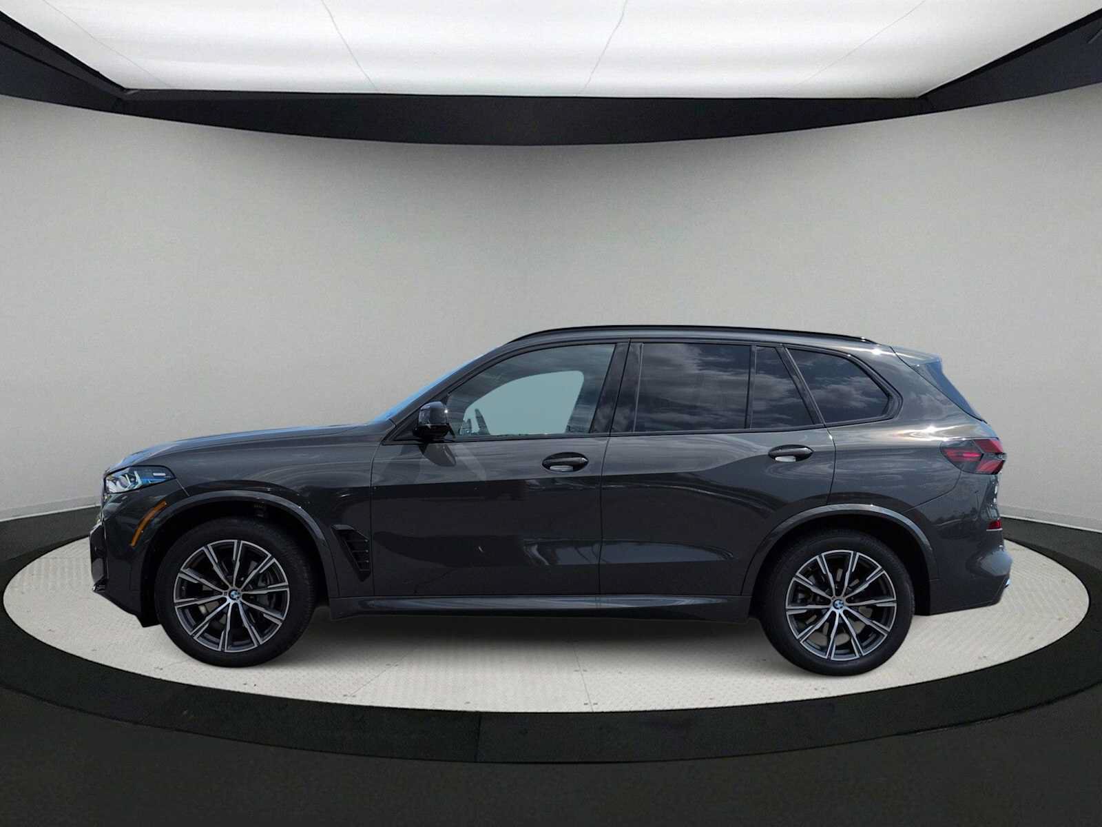 Used 2026 BMW X5 xDrive40i w/ M Sport Package AWD/4WD image 5
