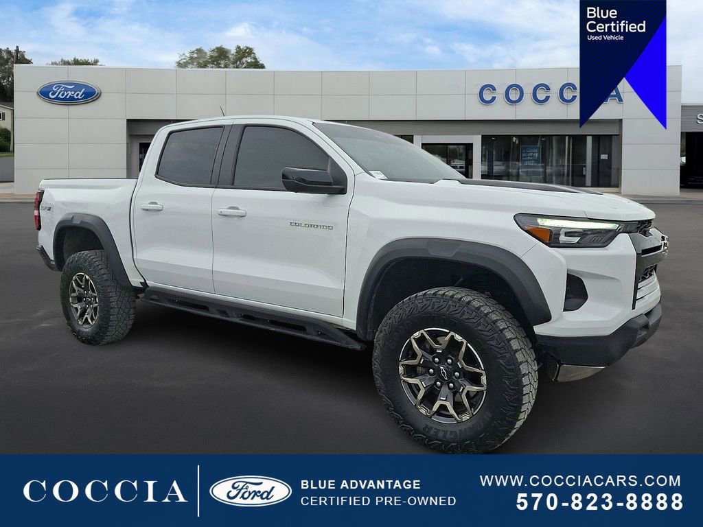 Used 2024 Chevrolet Colorado ZR2 w/ ZR2 Convenience Package III image 3