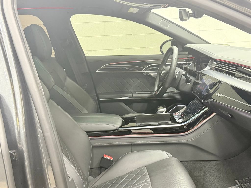 Used 2023 Audi S8 AWD/4WD image 38