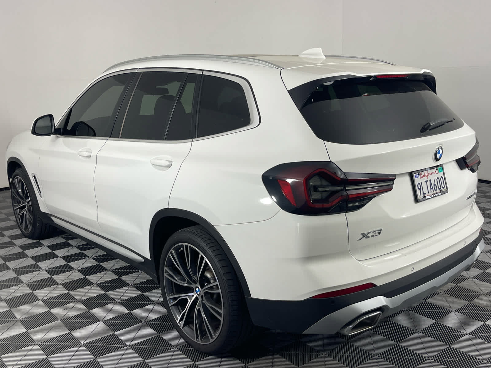 Used 2024 BMW X3 xDrive30i w/ Premium Package AWD/4WD image 5