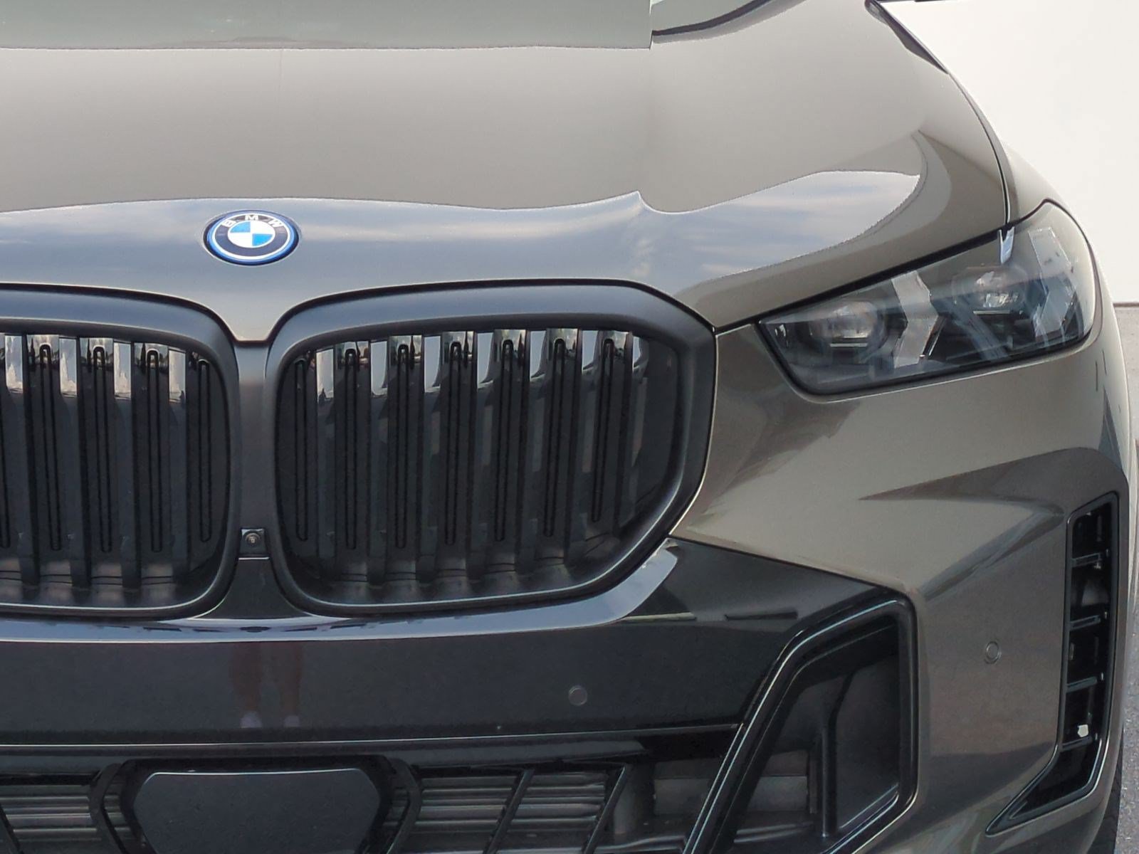 New 2026 BMW X5 xDrive50e w/ M Sport Package AWD/4WD image 6