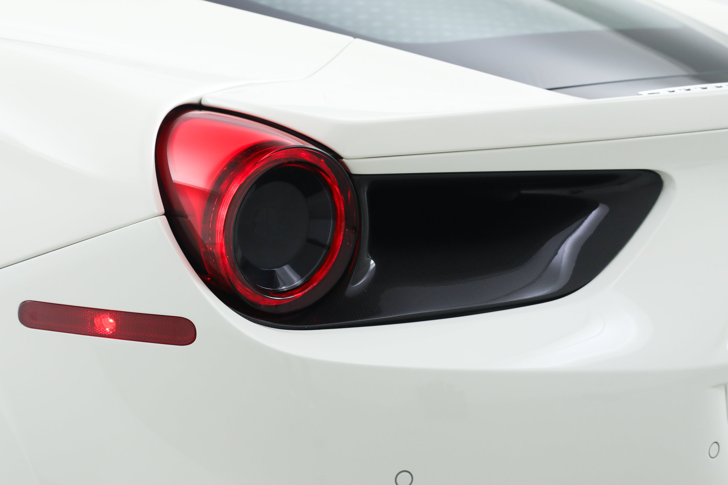 Used 2017 Ferrari 488 GTB RWD image 17