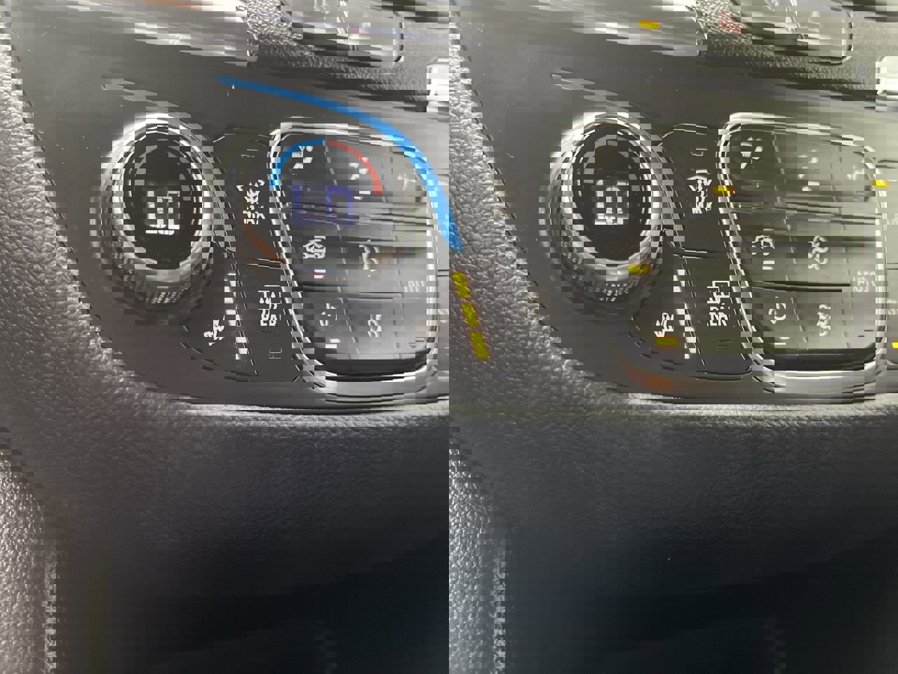 Used 2022 Chevrolet Equinox LT w/ Driver Convenience Package image 21