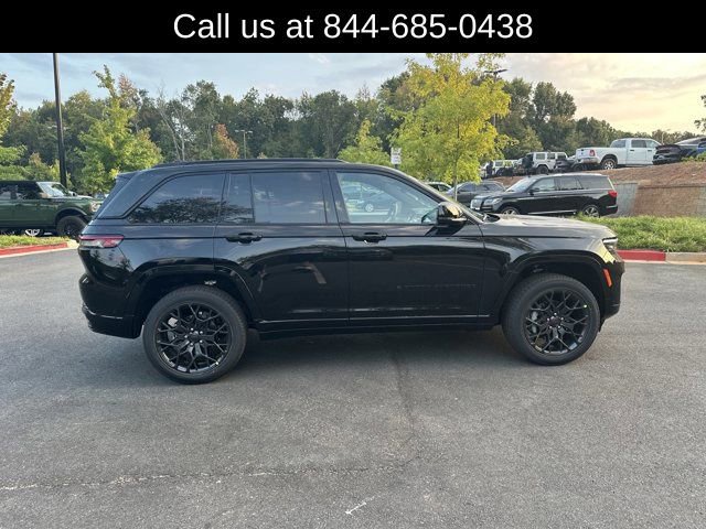 New 2025 Jeep Grand Cherokee Summit image 3