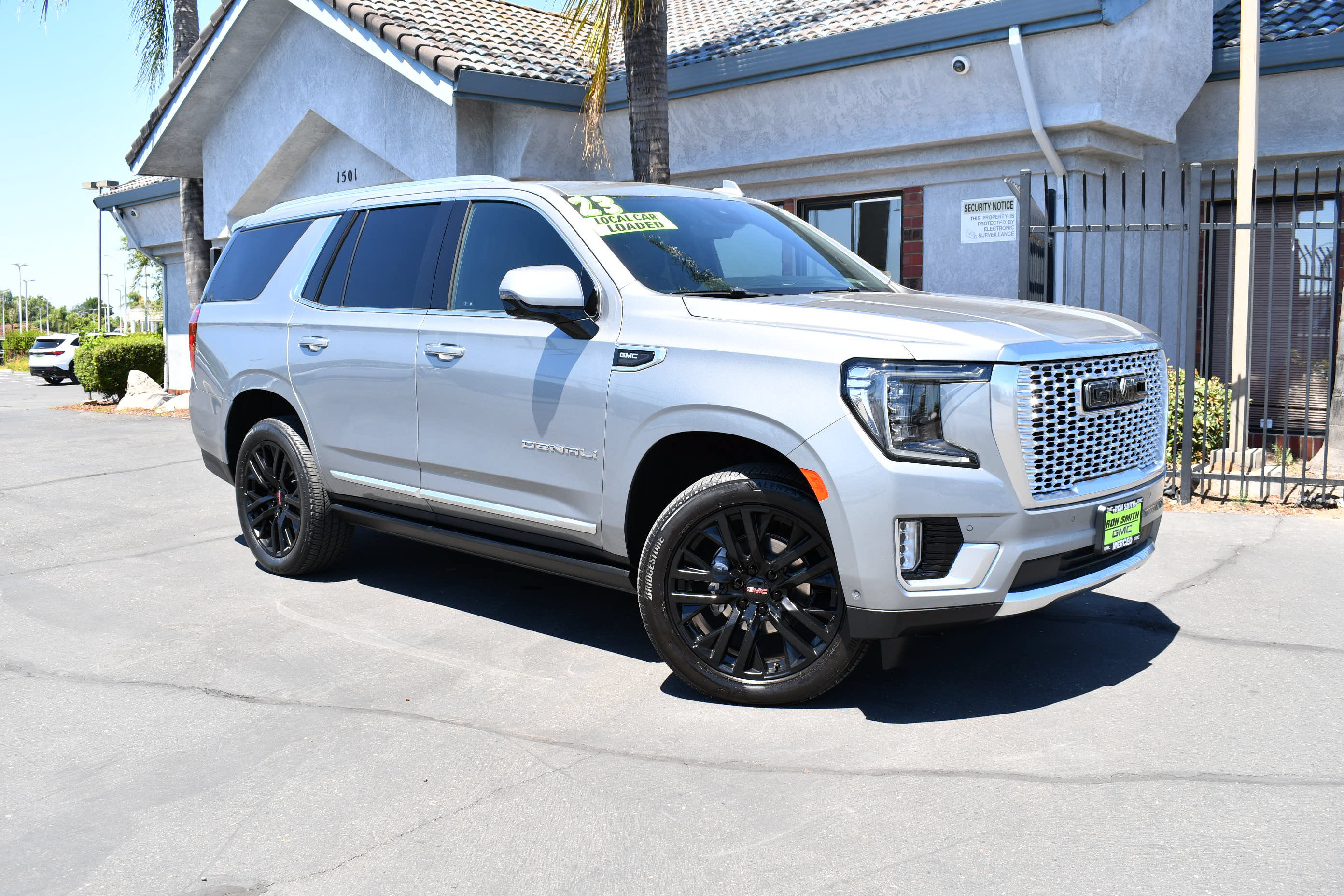 Used 2023 GMC Yukon Denali w/ Denali Reserve Package AWD/4WD image 2