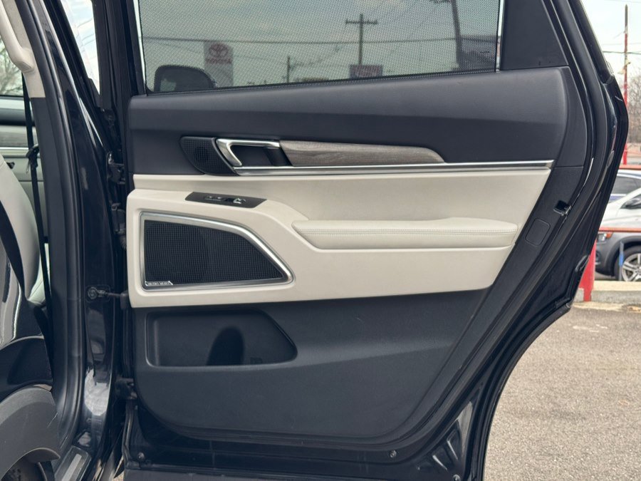 Used 2022 Kia Telluride SX w/ SX Prestige Package image 40