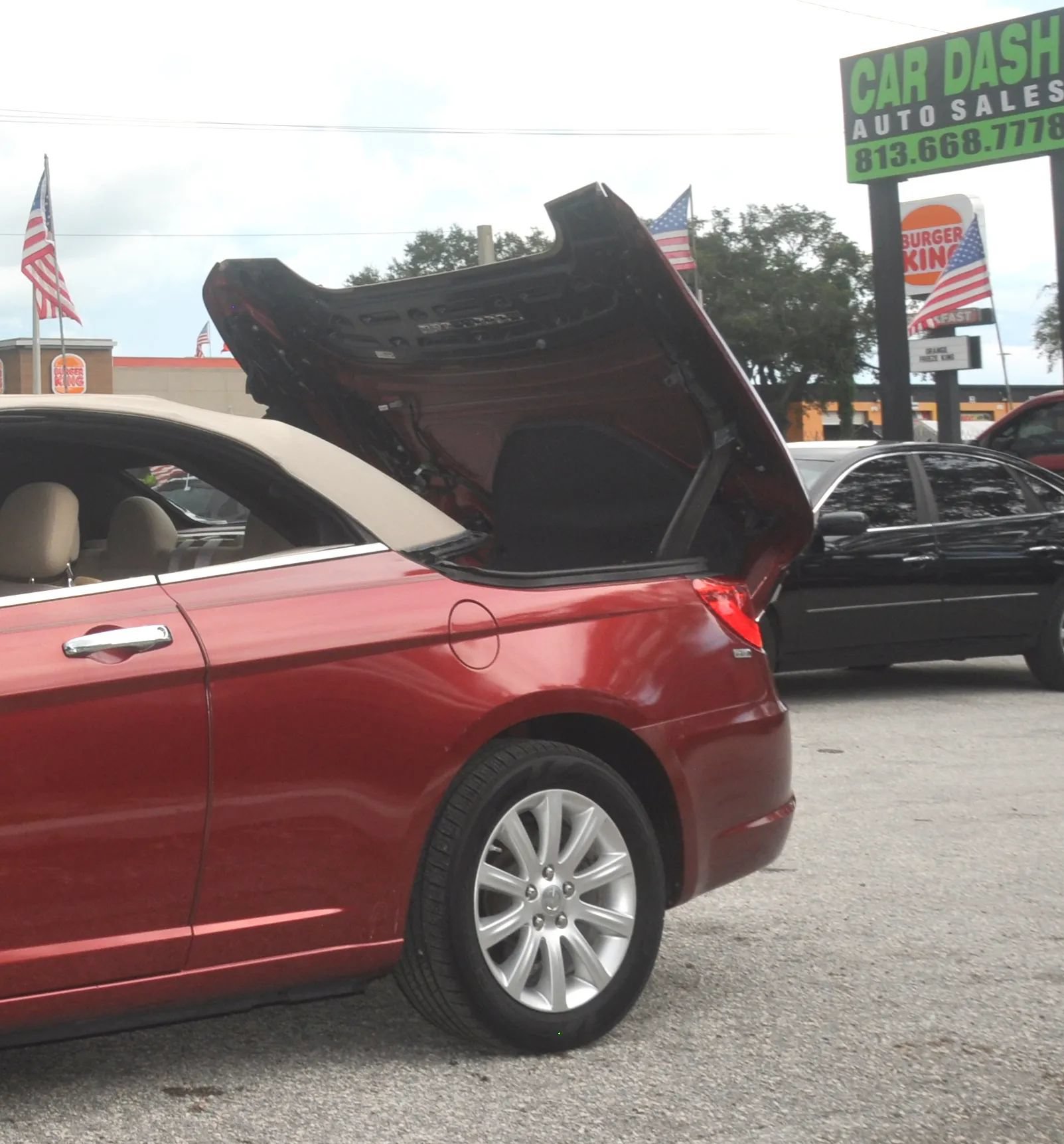 Used 2011 Chrysler 200 Touring FWD image 7