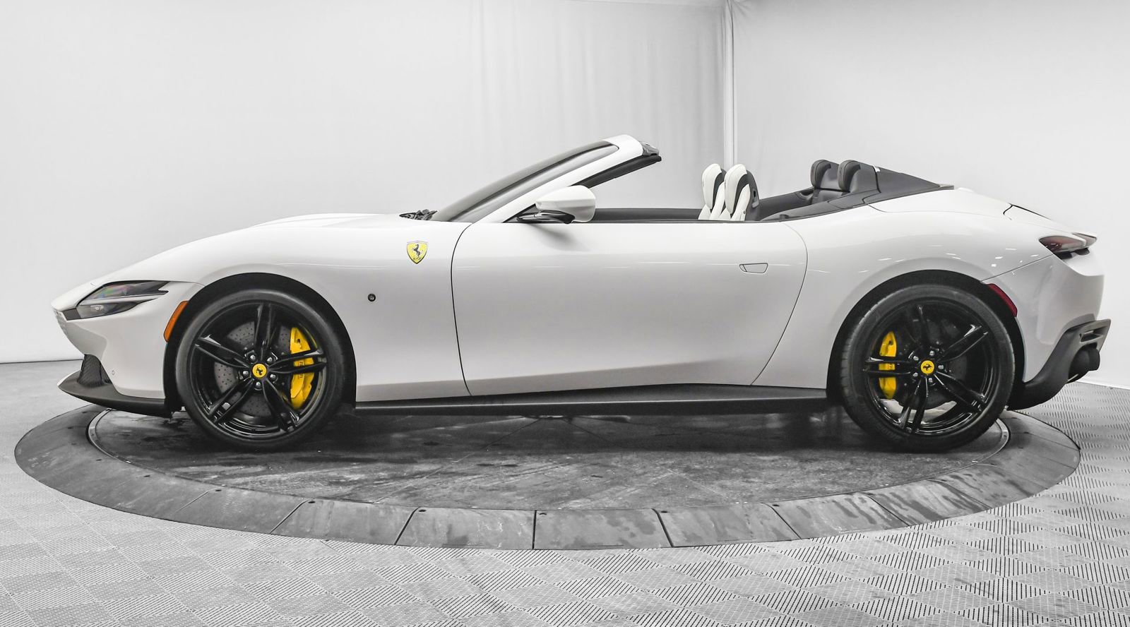 Certified 2024 Ferrari Roma Spider image 5