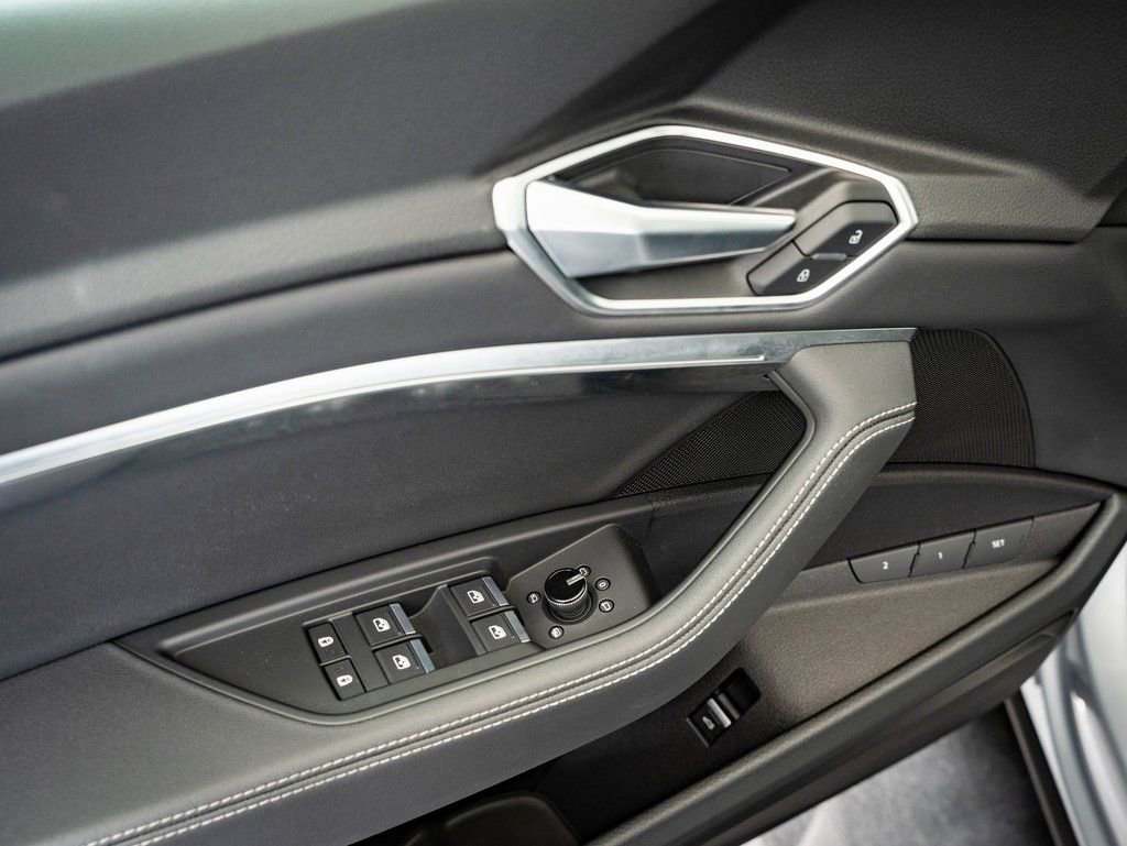 Used 2022 Audi e-tron Premium w/ Convenience Plus Package image 23