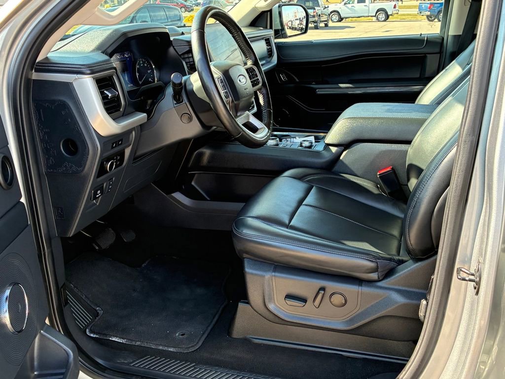 Used 2024 Ford Expedition XLT image 20