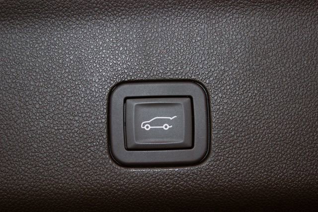 Used 2025 GMC Yukon Denali image 17