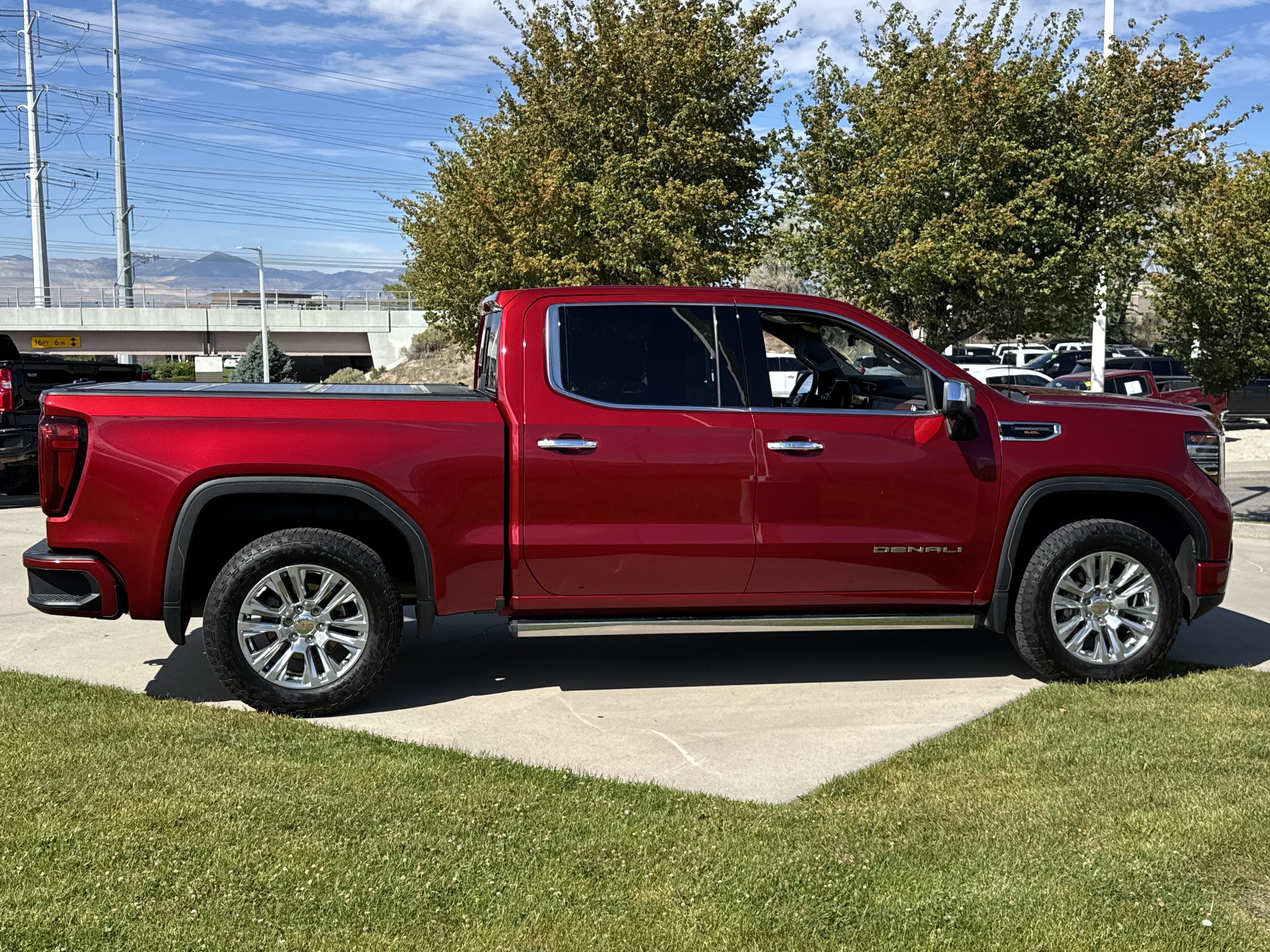 Used 2023 GMC Sierra 1500 Denali w/ Technology Package AWD/4WD image 6