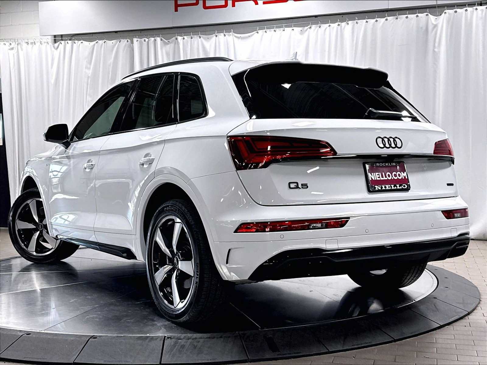 Used 2023 Audi Q5 2.0T Premium Plus w/ Premium Plus Package AWD/4WD image 3