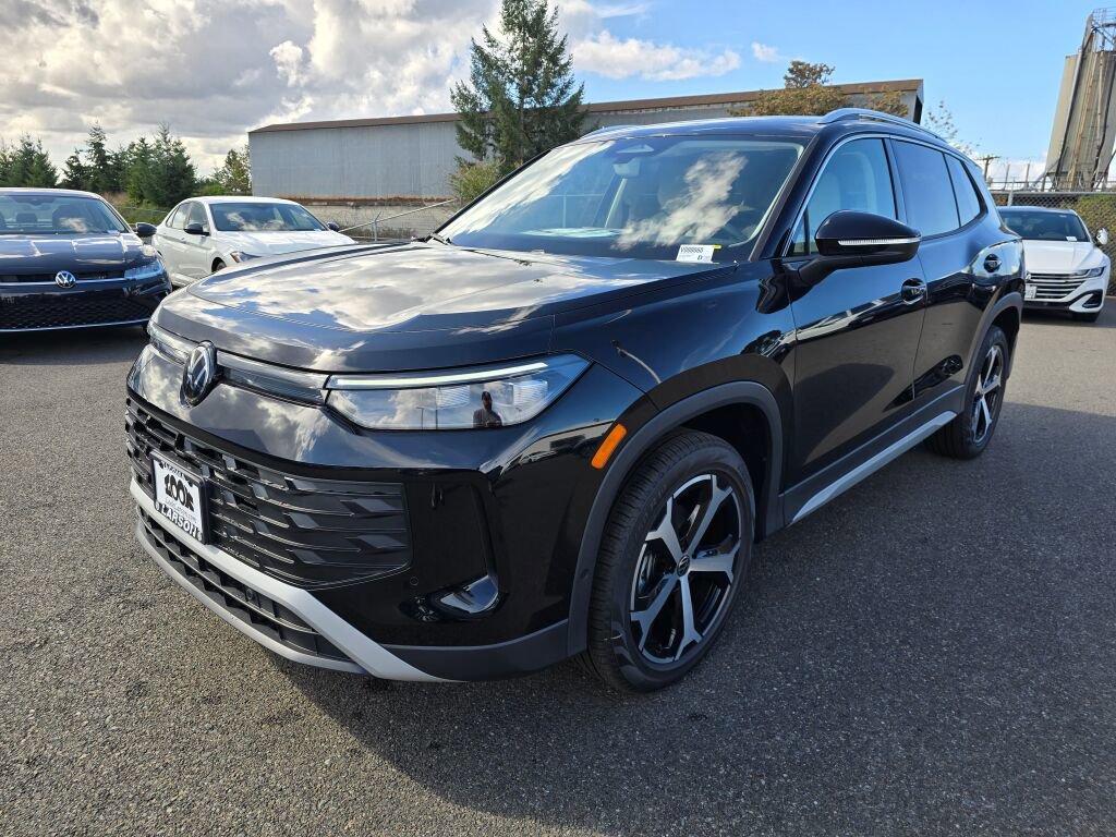 New 2025 Volkswagen Tiguan SE image 8