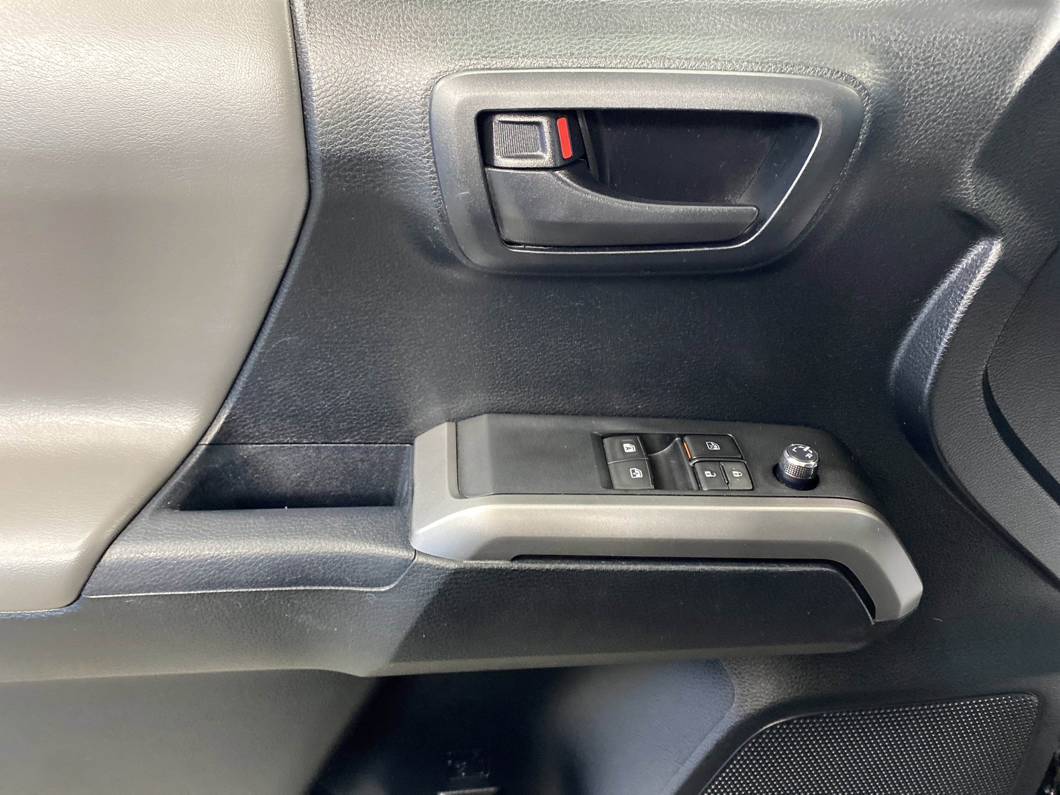 Used 2017 Toyota Tacoma 4x4 Access Cab image 13