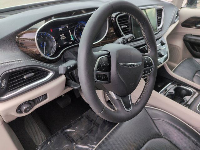 Used 2024 Chrysler Pacifica Limited image 10