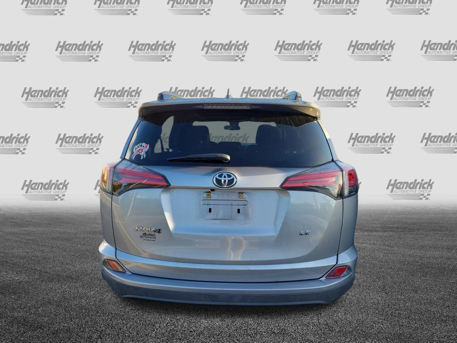 Used 2018 Toyota RAV4 LE FWD image 9