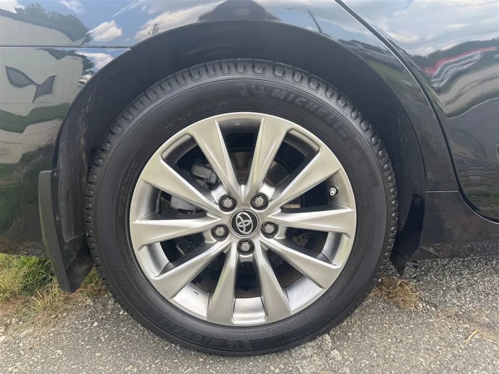 Used 2015 Toyota Camry XLE w/ Moonroof Package FWD image 39