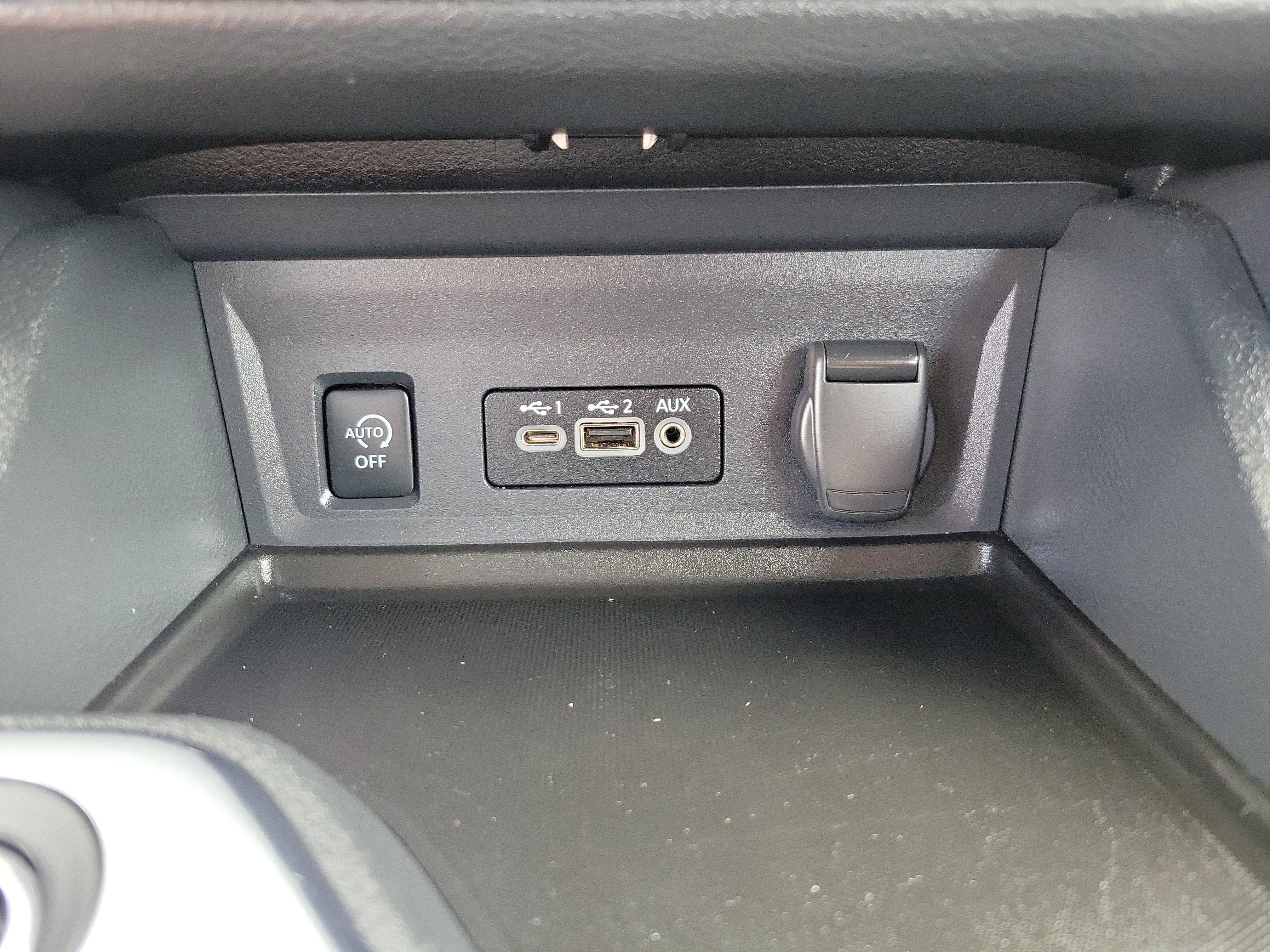 Used 2025 Nissan Sentra SV FWD image 12
