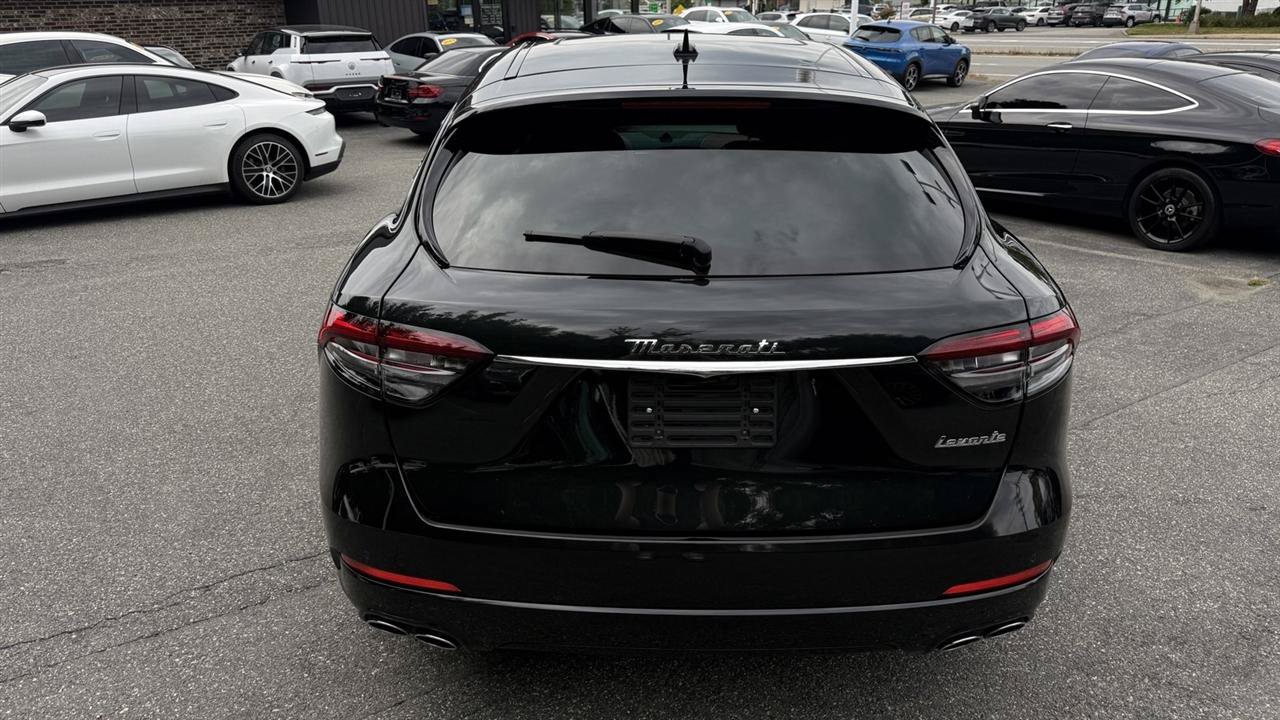 Used 2023 Maserati Levante GT AWD/4WD image 16
