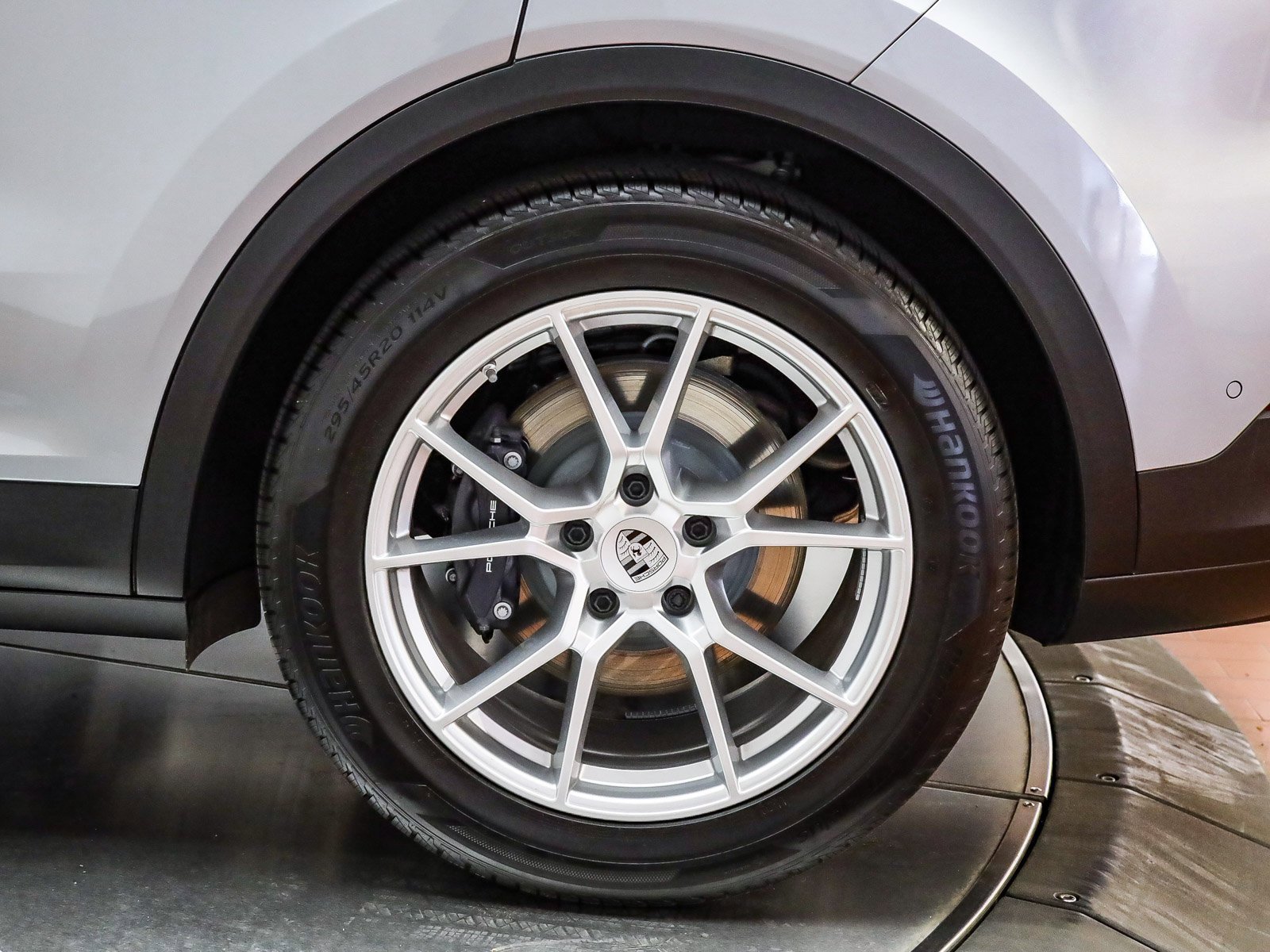 Used 2025 Porsche Cayenne image 9