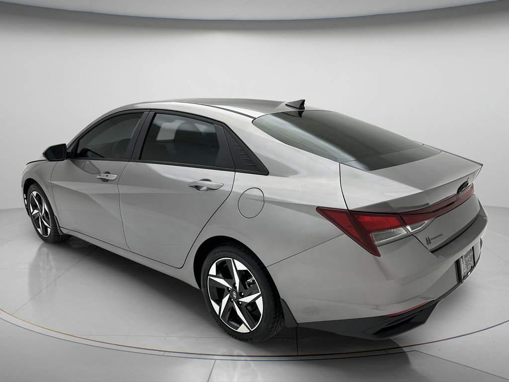 Used 2023 Hyundai Elantra SEL w/ Convenience Package FWD image 4