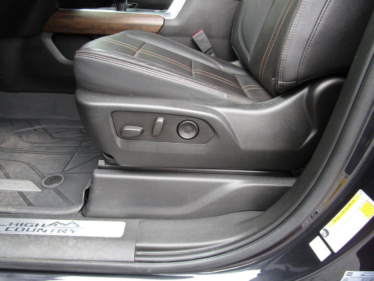 Used 2023 Chevrolet Silverado 1500 High Country w/ Technology Package AWD/4WD image 21