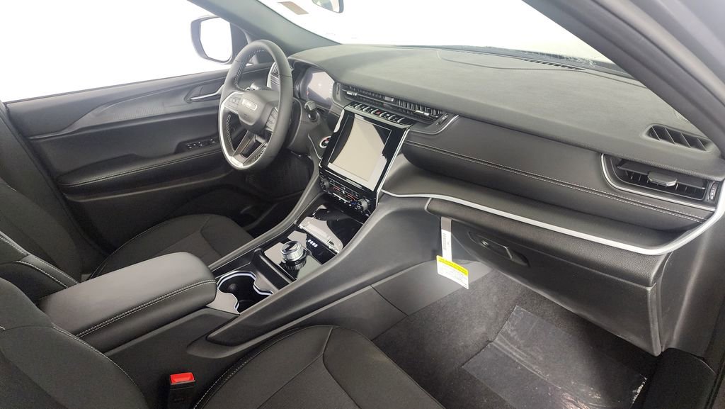 New 2025 Jeep Grand Cherokee Laredo w/ Luxury Tech Group I image 31