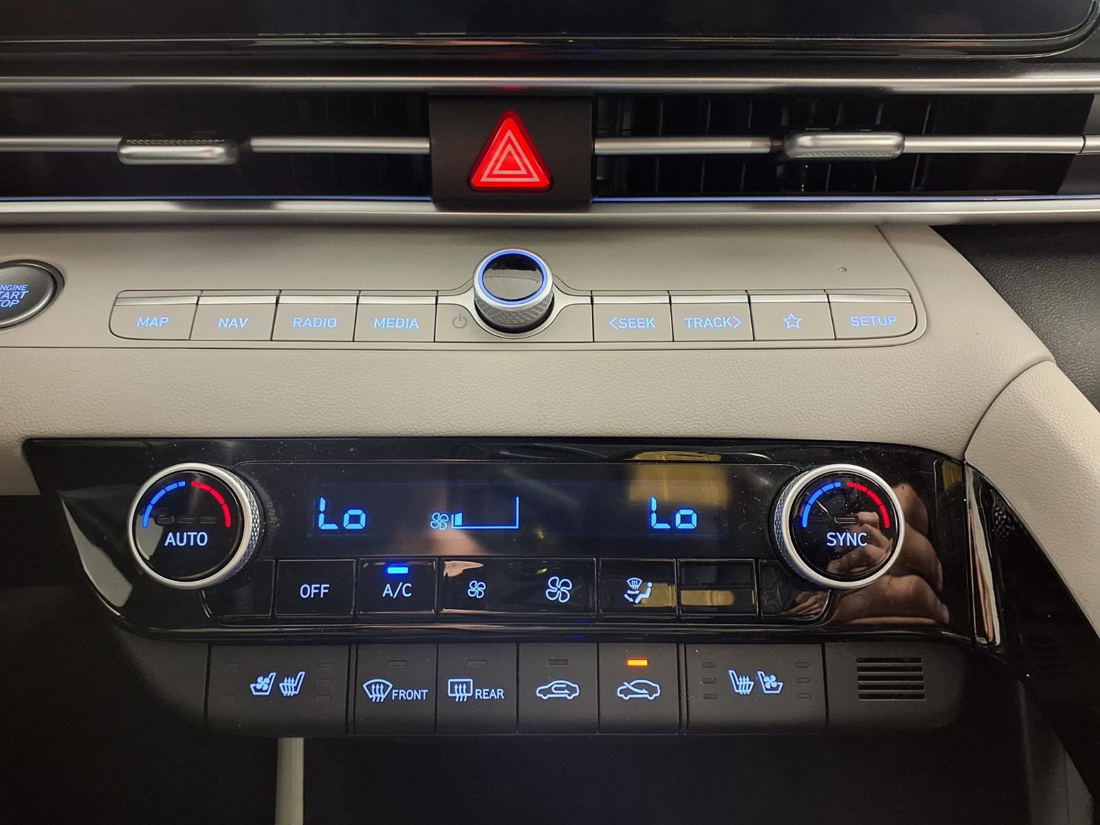 Certified 2024 Hyundai Elantra Limited image 20