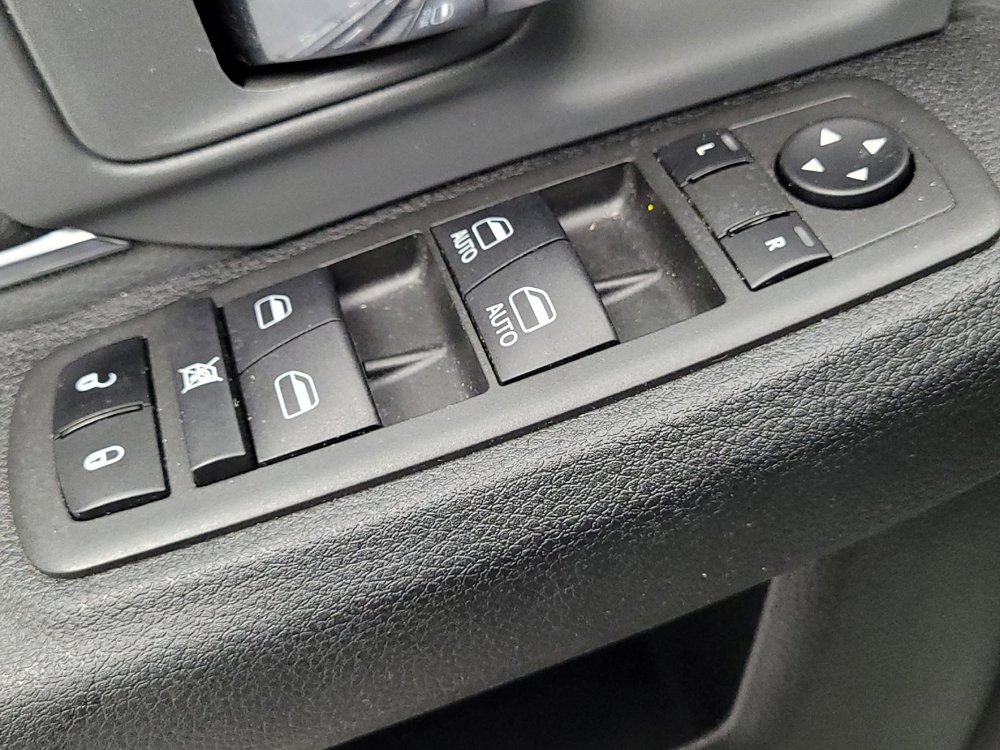 Used 2022 RAM 1500 Classic SLT w/ Electronics Group AWD/4WD image 27