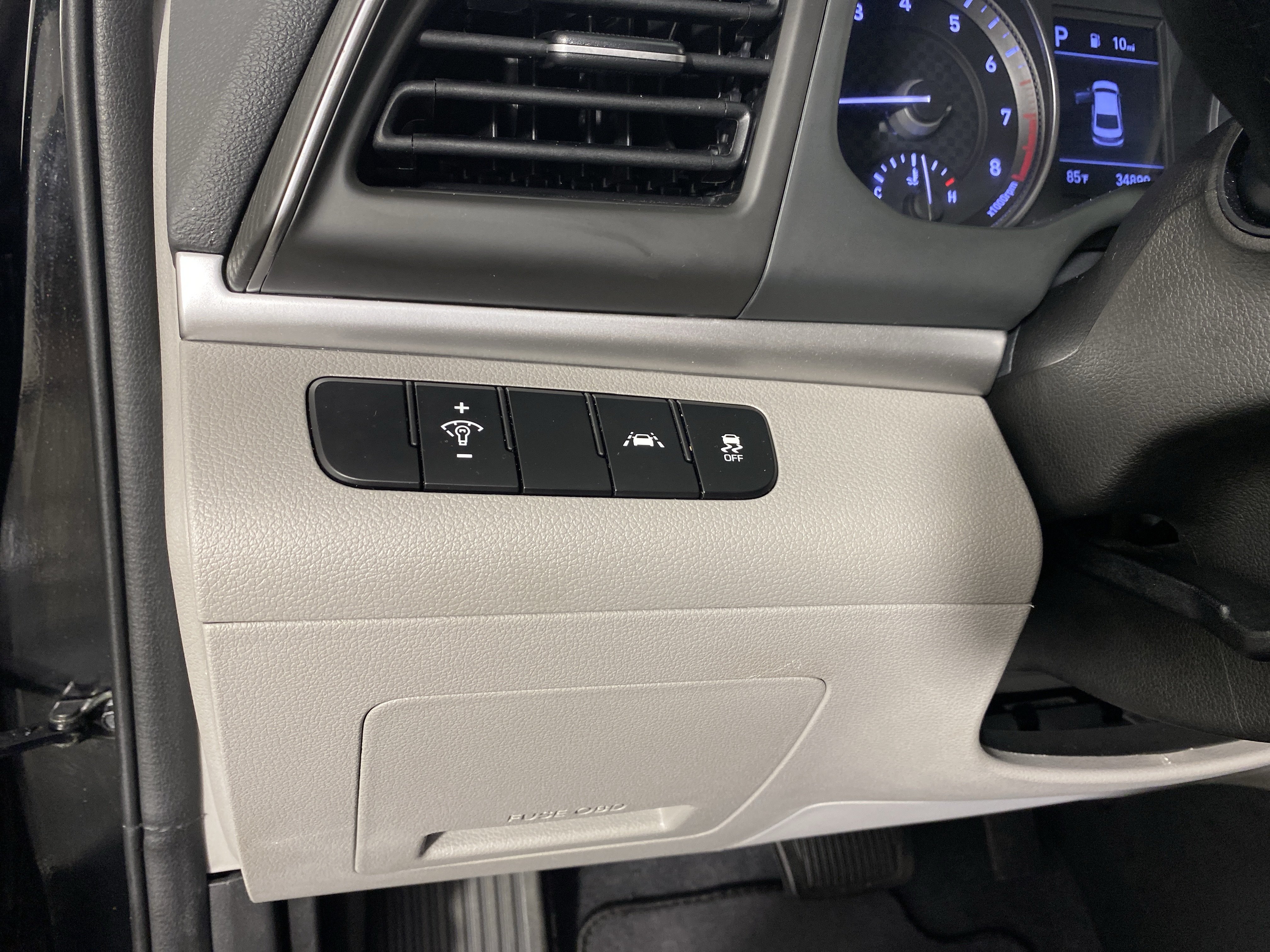 Used 2020 Hyundai Elantra SE FWD image 23