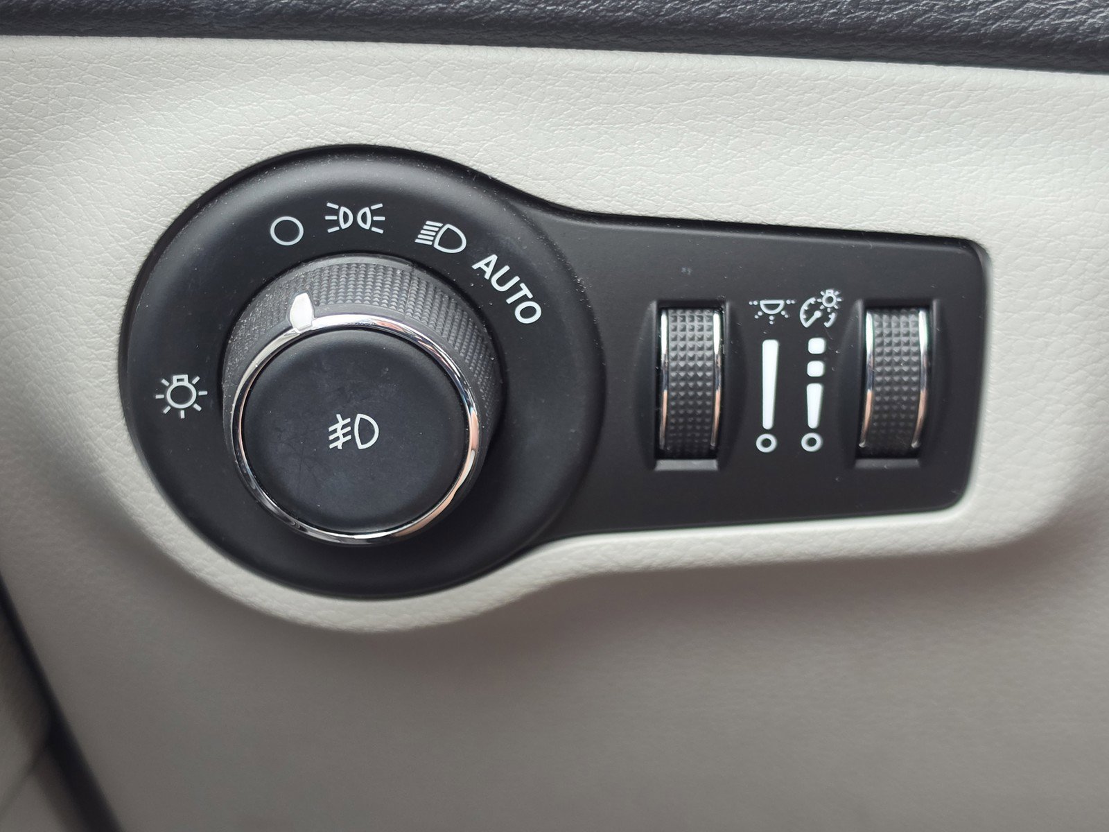 Used 2018 Jeep Compass Latitude w/ Popular Equipment Group image 15