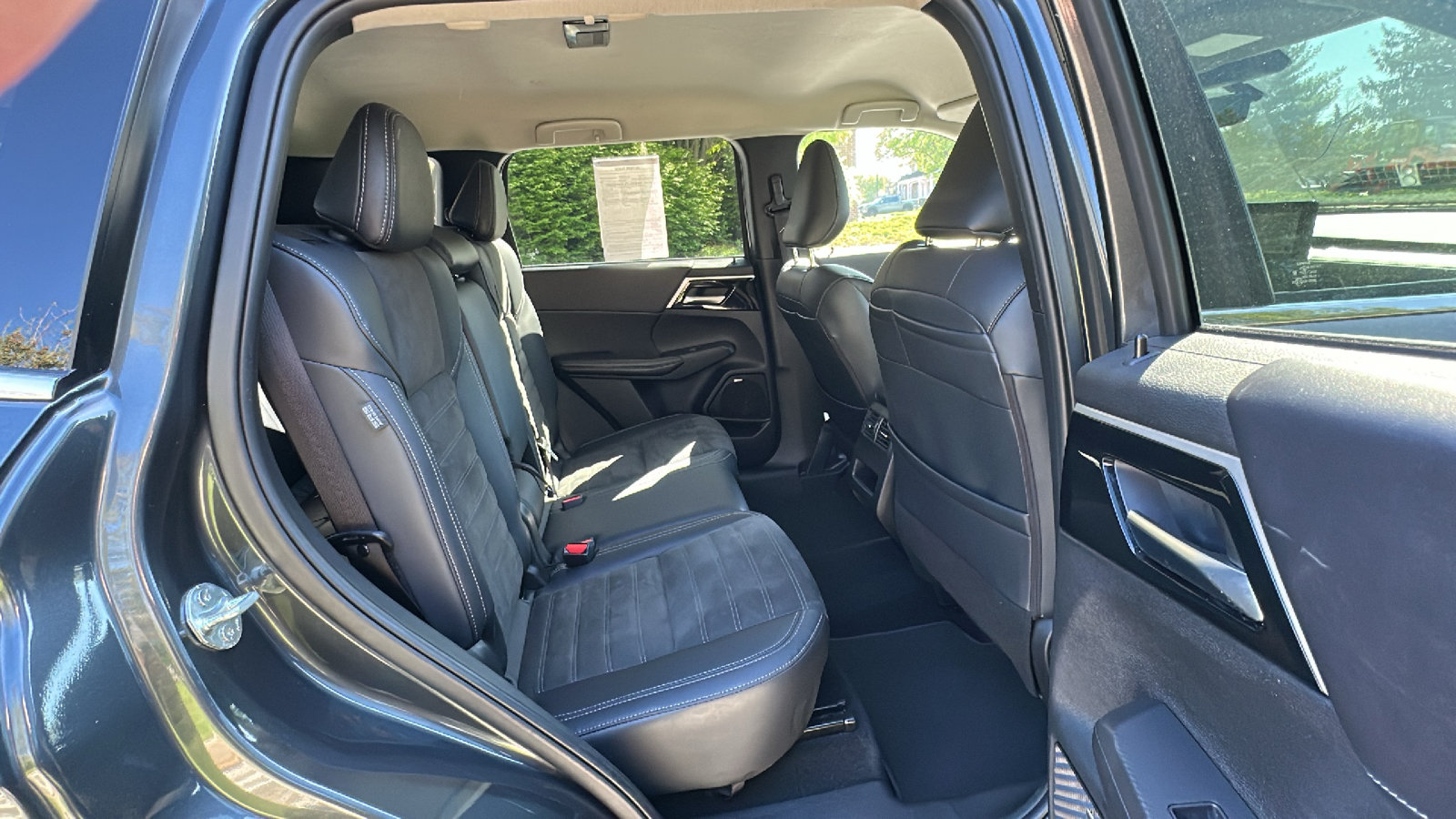 Used 2025 Mitsubishi Outlander SE AWD/4WD image 25