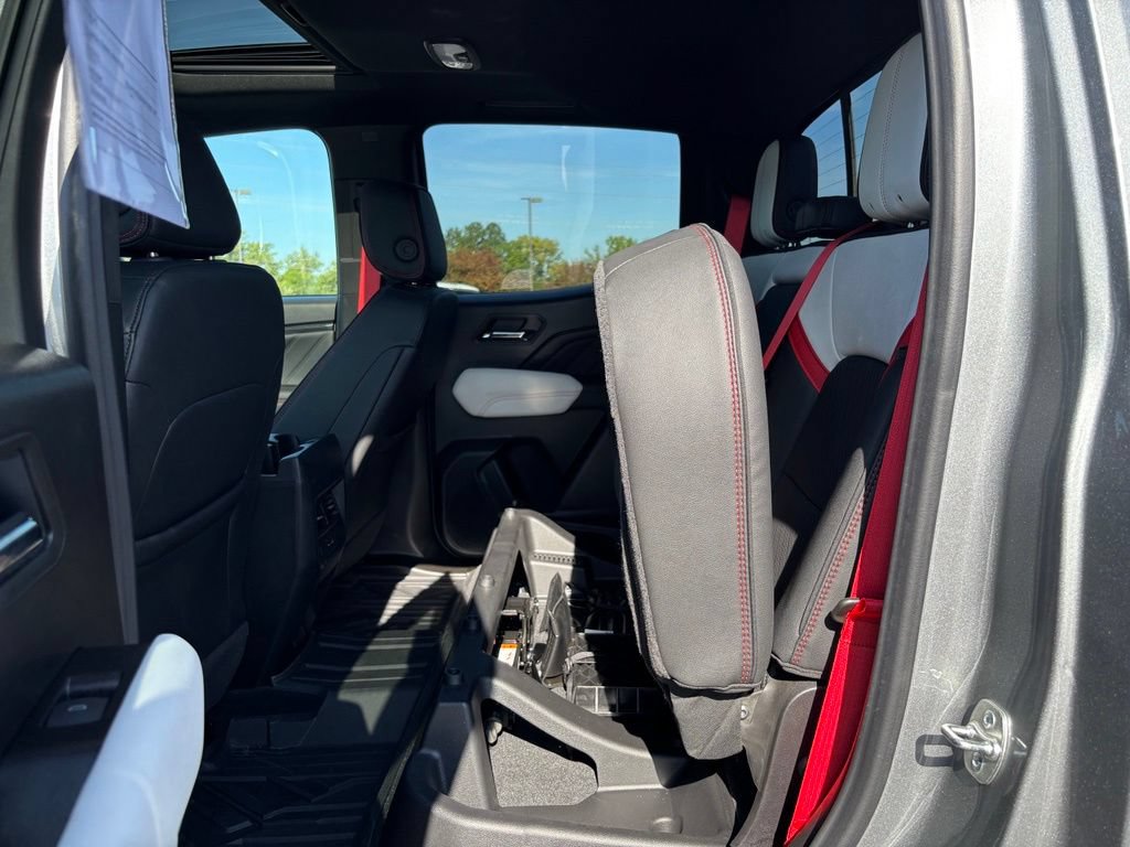Used 2025 GMC Canyon AT4 w/ AT4X AEV Edition AWD/4WD image 18