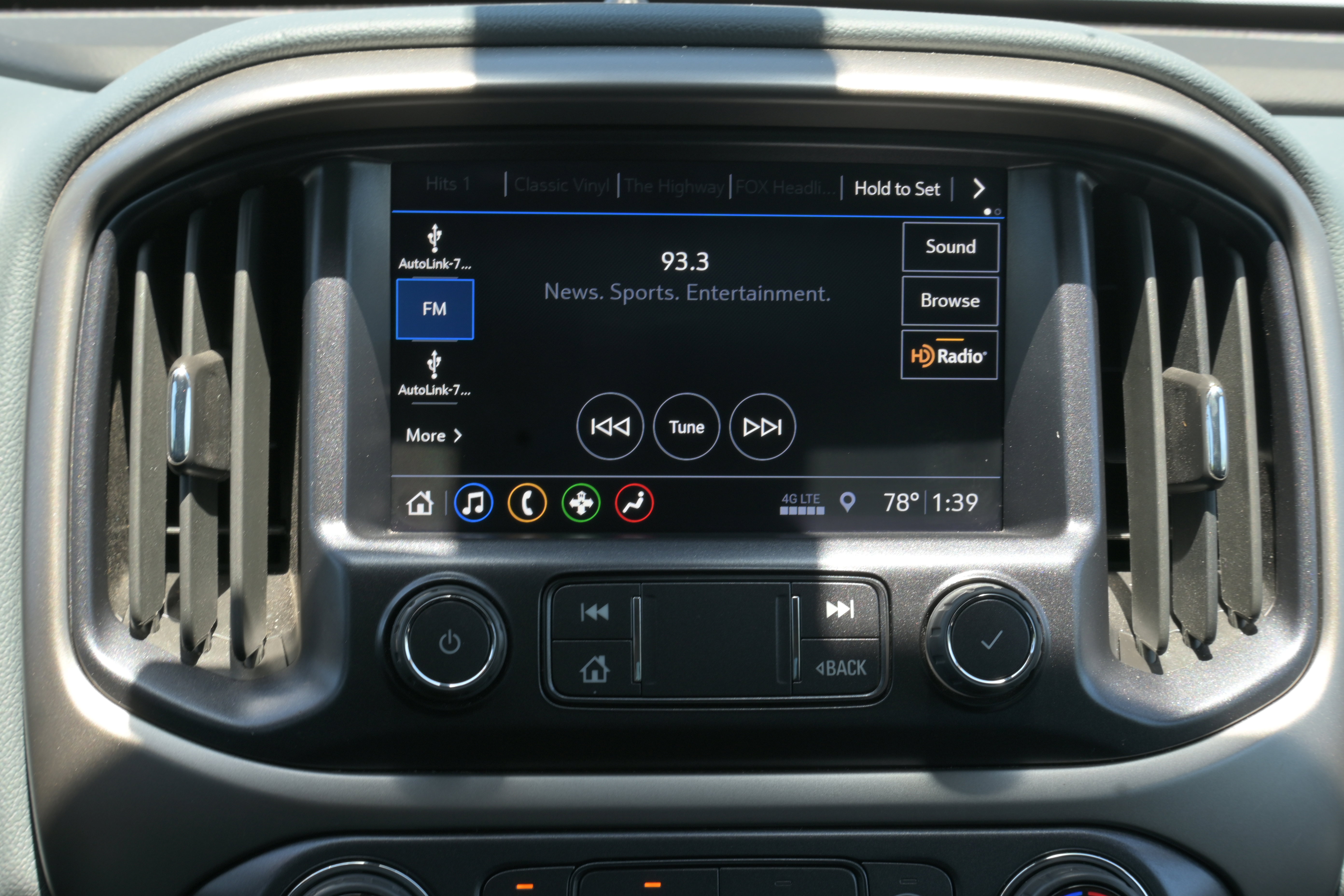 Used 2022 Chevrolet Colorado Z71 w/ Z71 Midnight Edition AWD/4WD image 18